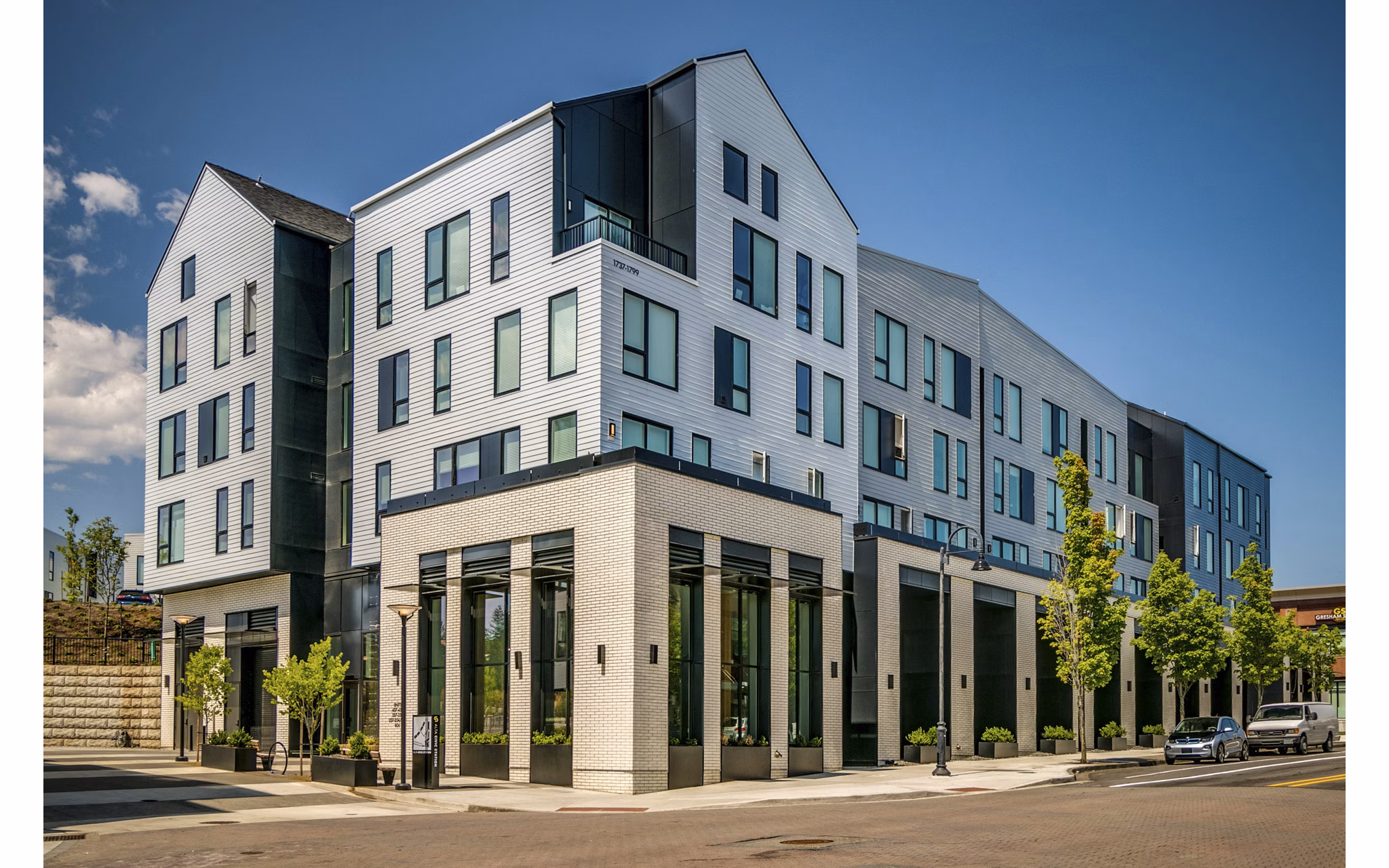 Alta Civic Station: Contemporary of luxury apartments in vibrant Dallas neighborhood
