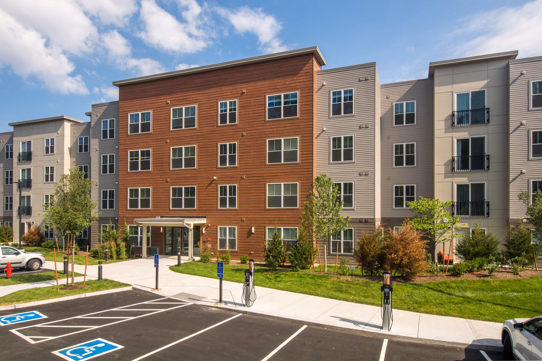 Alta Clara at the Fells: Modern luxury apartment with landscaped grounds in an upscale neighborhood