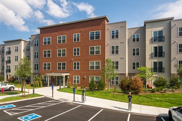 Alta Clara at the Fells: Modern luxury apartment with landscaped grounds in an upscale neighborhood