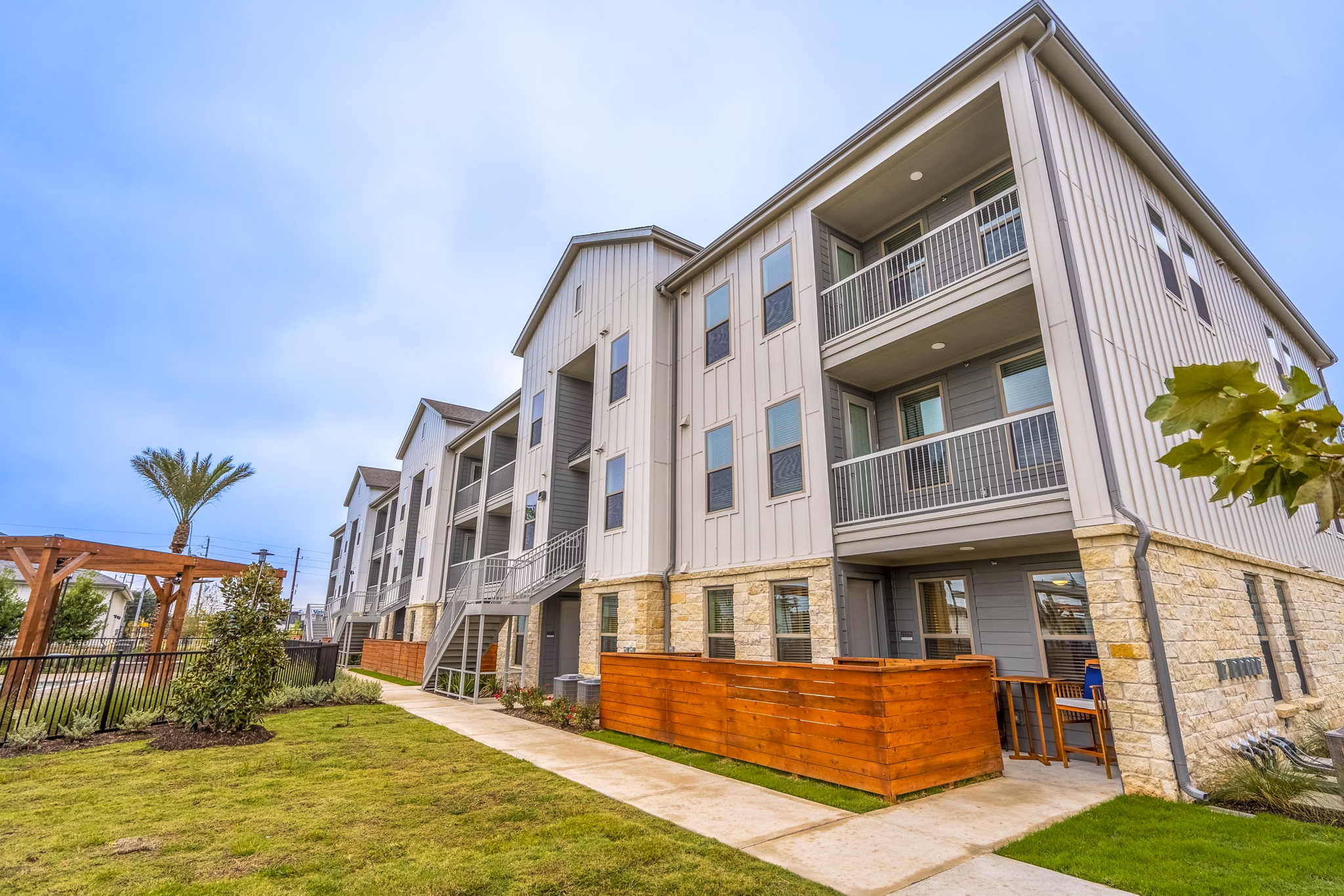 Alta Cypress Springs Apartments: Elegant modern view in Houston