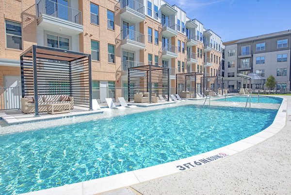 Alta at the Farm: Elegant apartment with lush landscaping in sought-after community