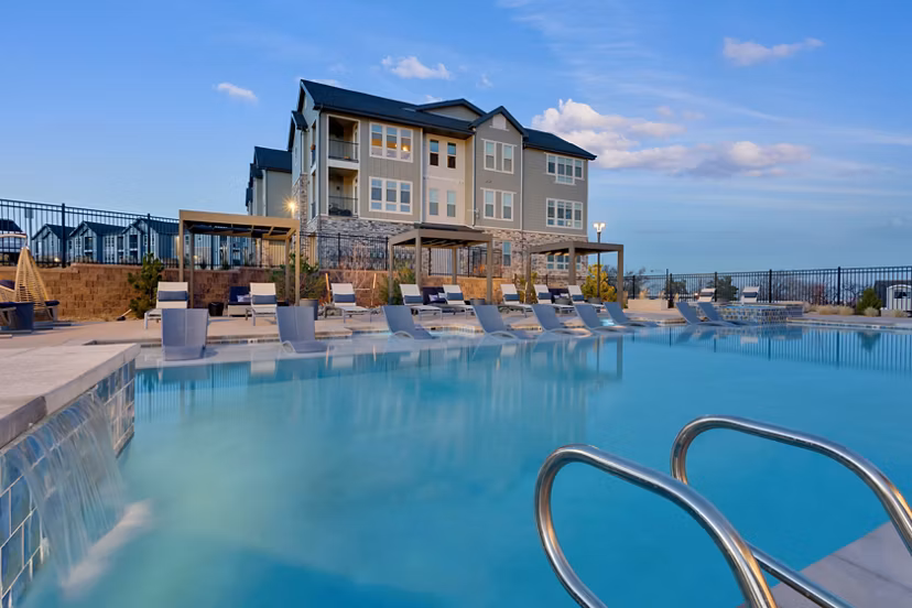 Alta Green Mountain Apartments: Luxury pool with mountain views at Alta Green Mountain Apartments