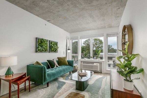 Alta Peak Apartments: Luxury high-rise in vibrant downtown location