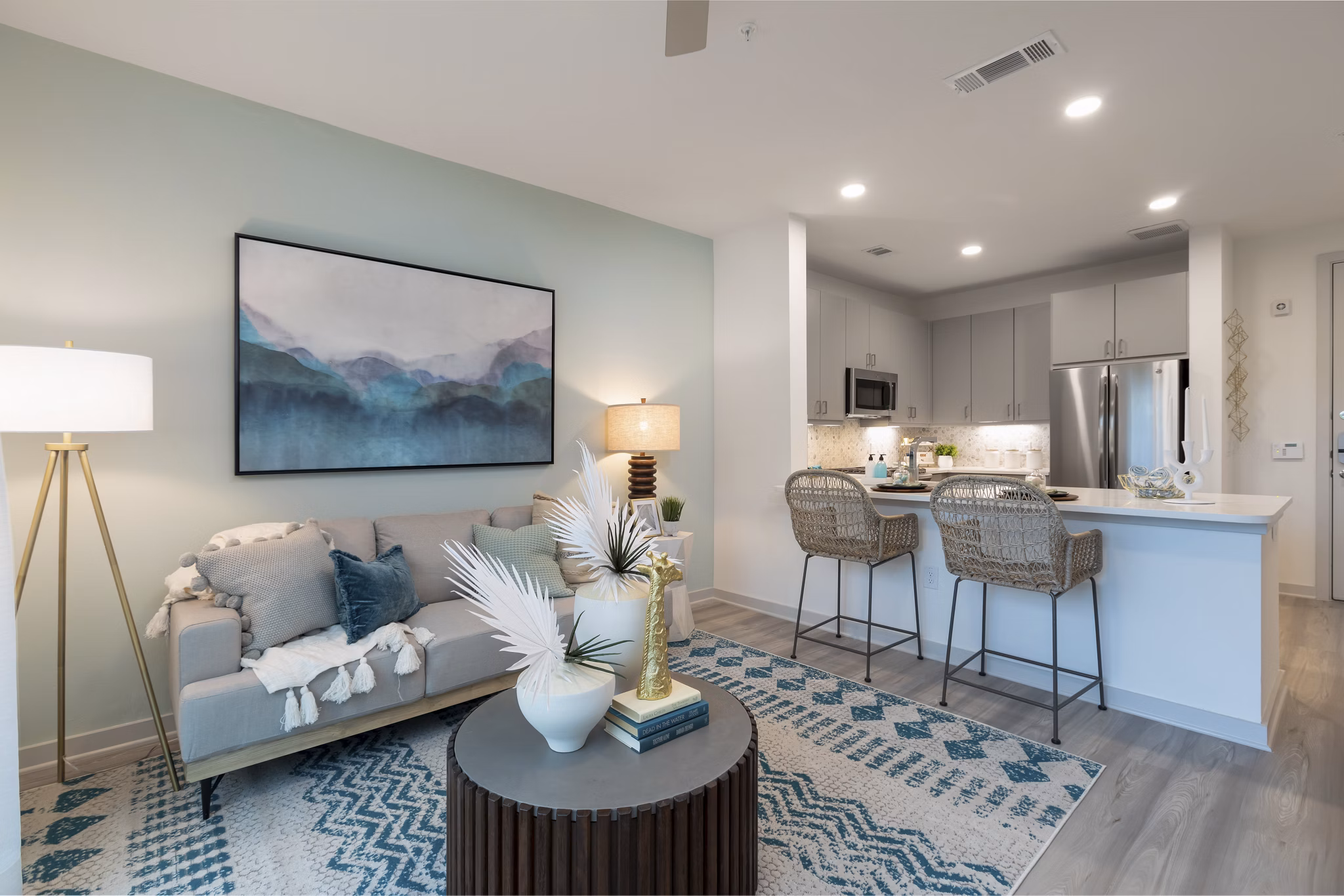 Spacious living room with modern decor in Alta River Oaks Apartments, Houston