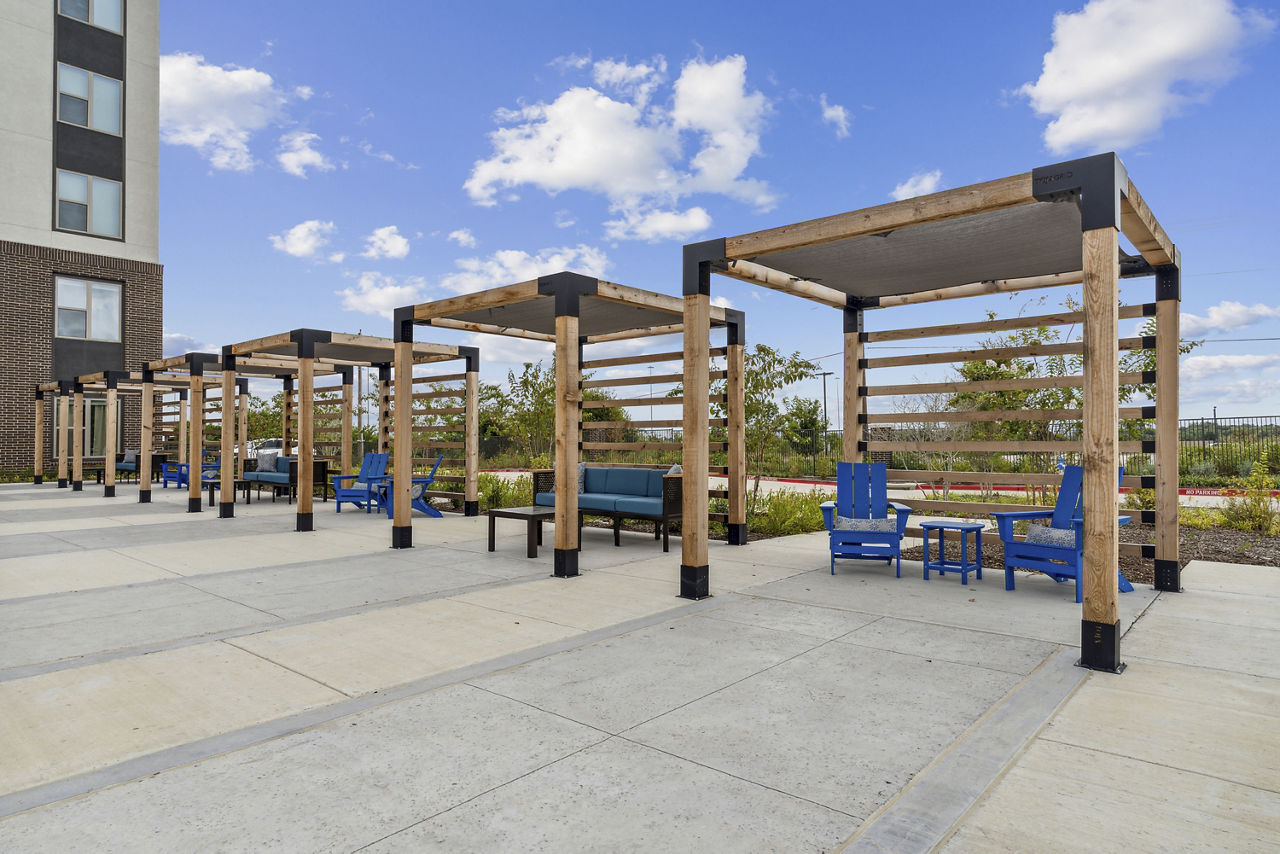 Courtyard at Alta Riverside (1 of 5)