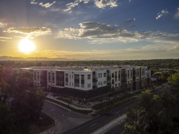 Alta Sloan's Lake: Modern luxury apartment near downtown Denver