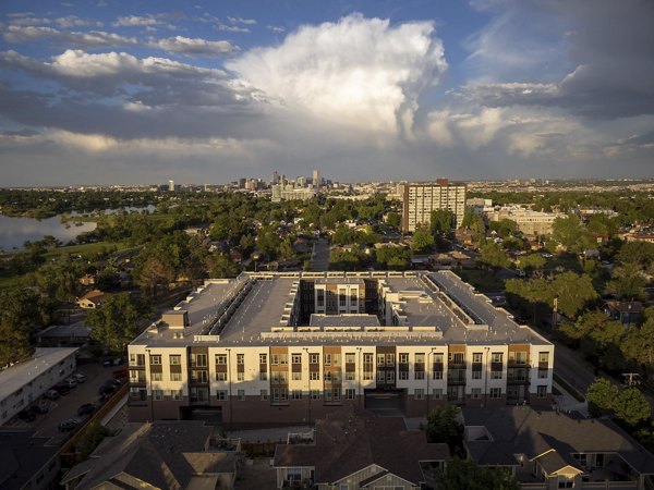 Alta Sloan's Lake: Stylish view of luxury apartments near Denver's Sloan's Lake Park
