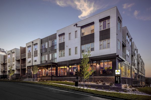 Alta Sloan's Lake: Stunning luxury apartment near Sloan's Lake Park