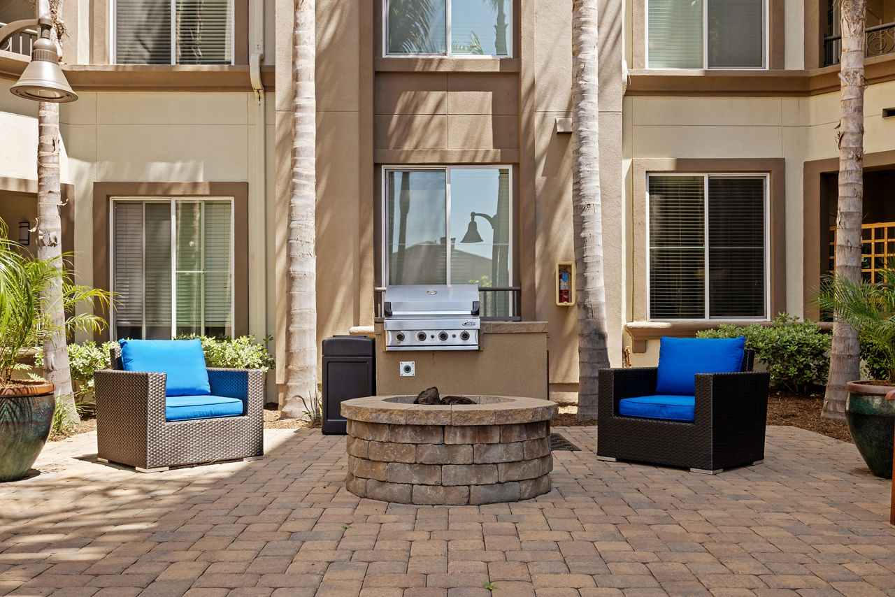 Grill area at Alta South Bay (2 of 2)