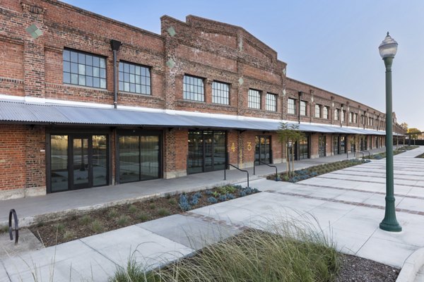 Alta Star Harbor: Waterfront luxury apartment building with modern design in Alameda