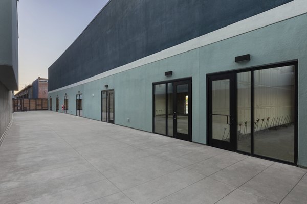 Alta Star Harbor Apartments: Contemporary building design at luxury waterfront location