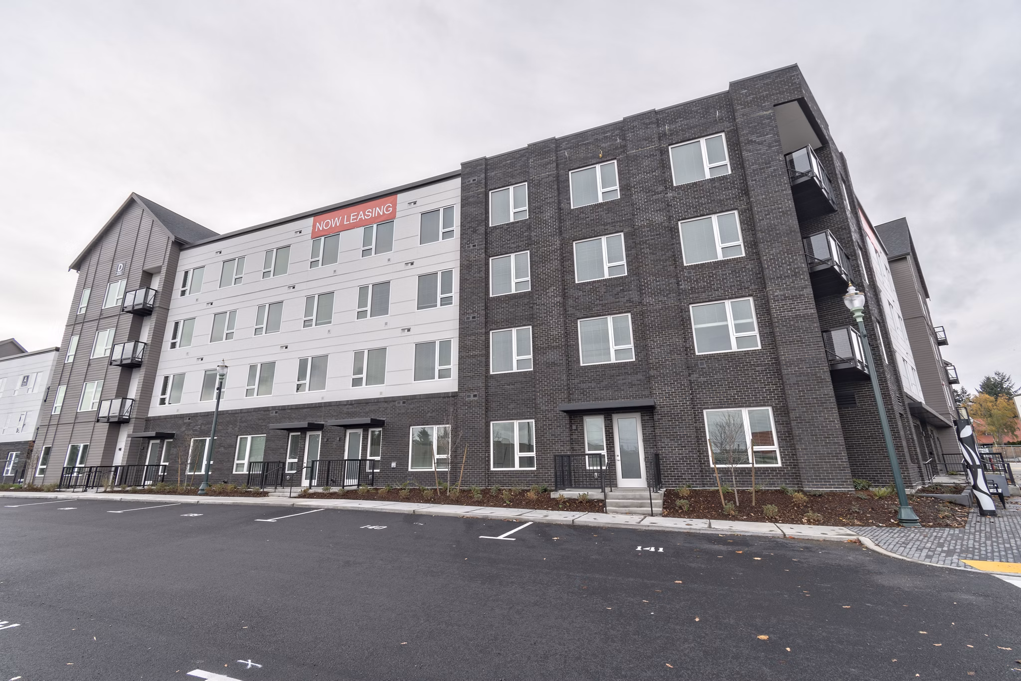 Alta University Place: Contemporary luxury apartments with sleek design in a vibrant Seattle neighborhood