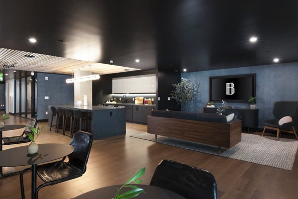 Club at The Brady: Elegant high-rise luxury apartments in the heart of vibrant city living
