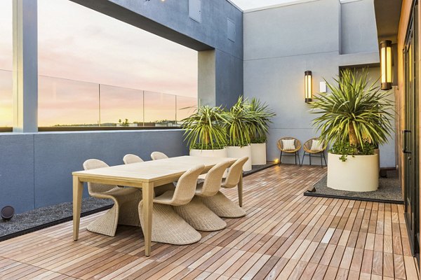 patio at Jefferson Cenza Apartments