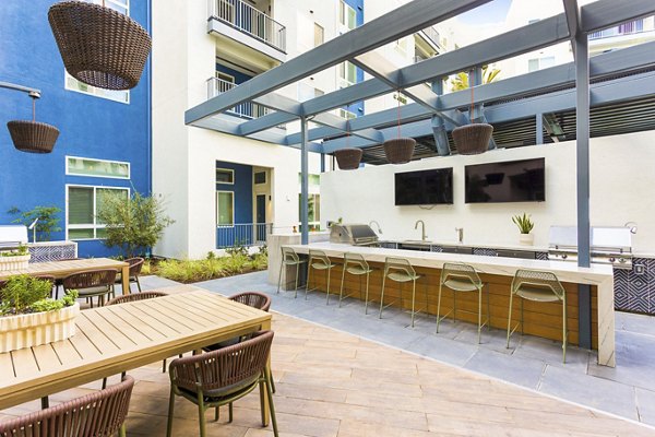 grill area/patio at Jefferson Cenza Apartments