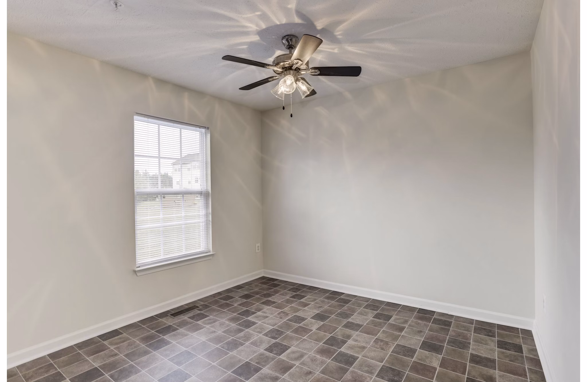 Cozy bedroom with modern furnishings at Kaiser Park Apartments