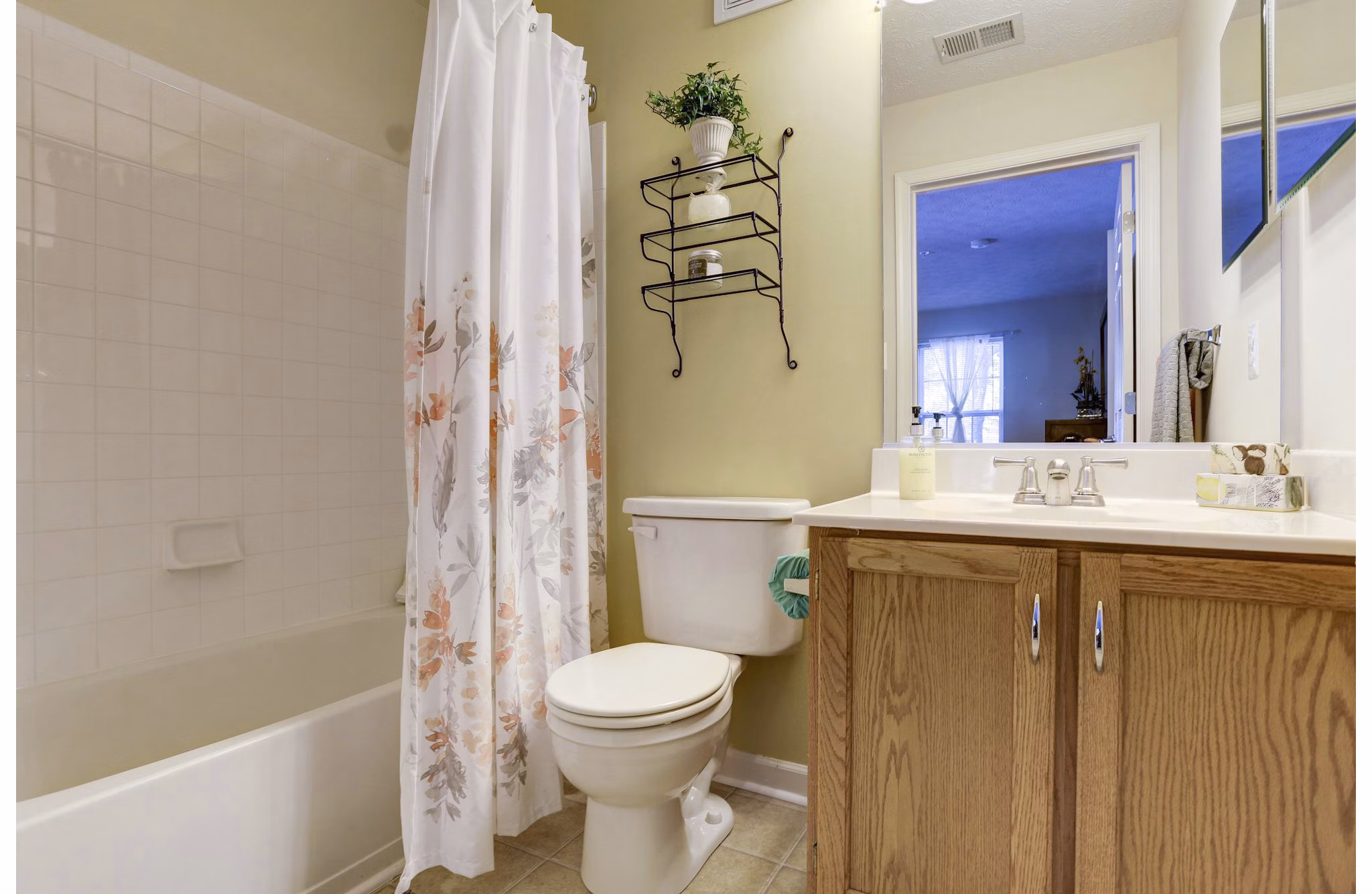 Bathroom featuring modern fixtures and elegant design at Kaiser Park Apartments