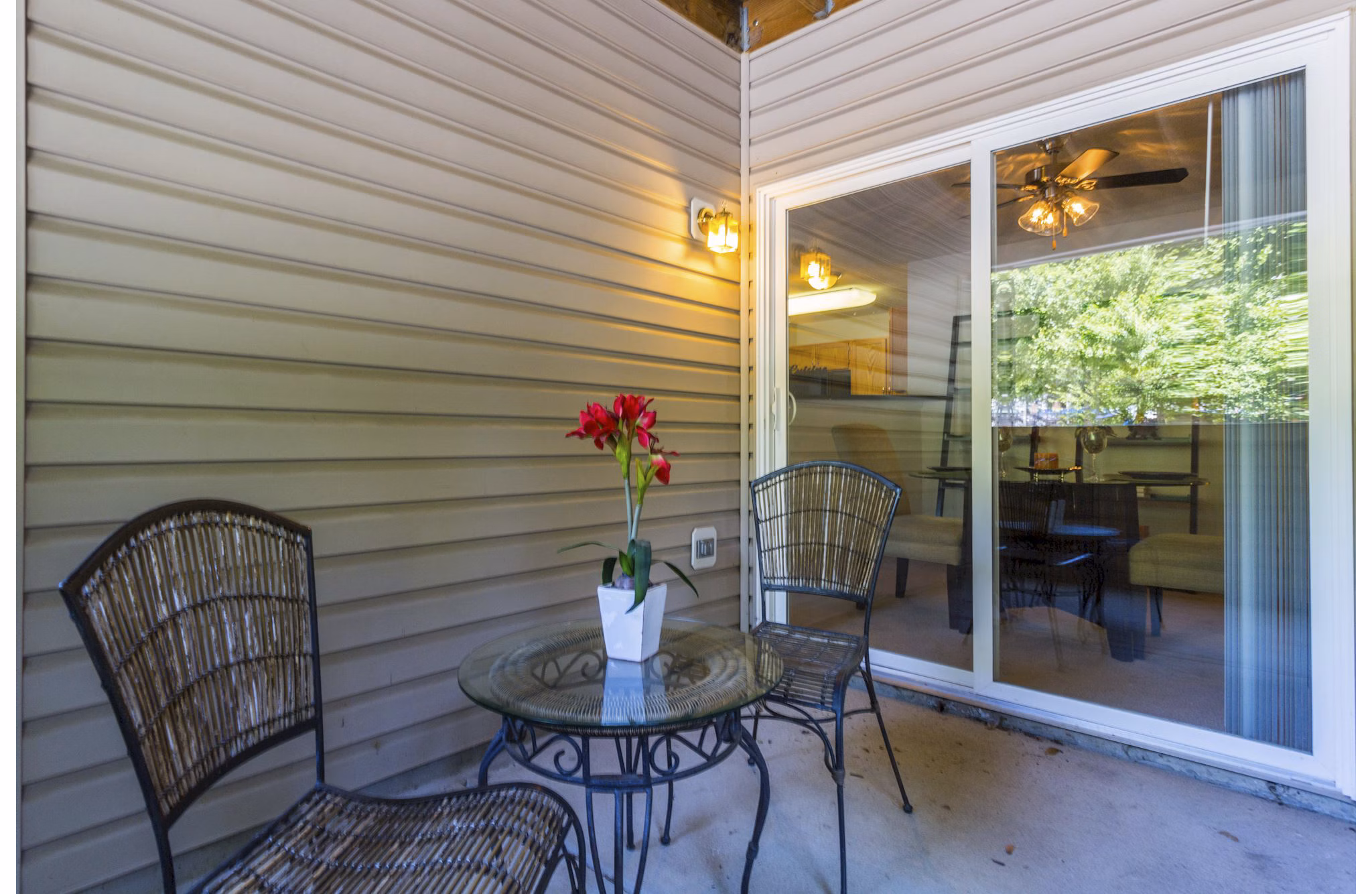 Spacious patio with modern furnishings at Kaiser Park Apartments