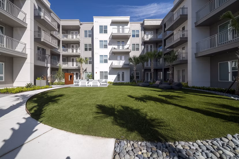Novel Nona Apartments: Contemporary of luxury apartments in vibrant Orlando neighborhood