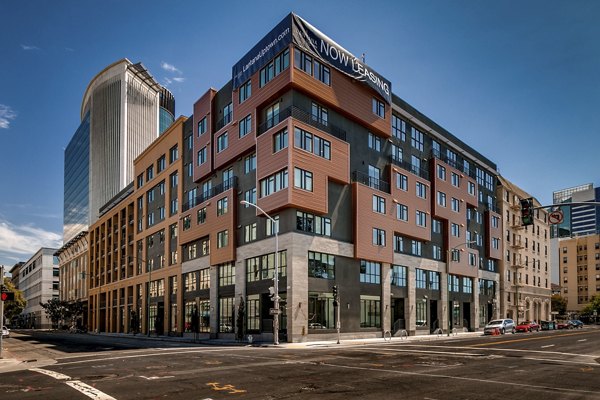 Lantana Uptown: Modern luxury apartment in vibrant Charlotte neighborhood