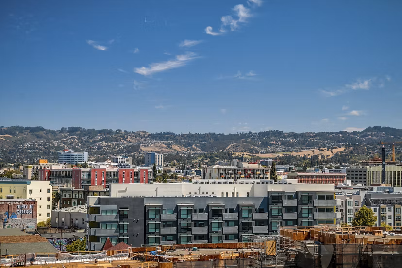Lantana Uptown: Modern luxury apartments in vibrant urban setting