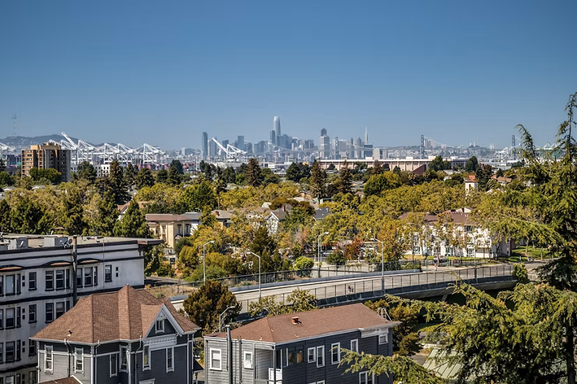 Lantana Uptown: Stylish of luxury apartments in vibrant Oakland neighborhood