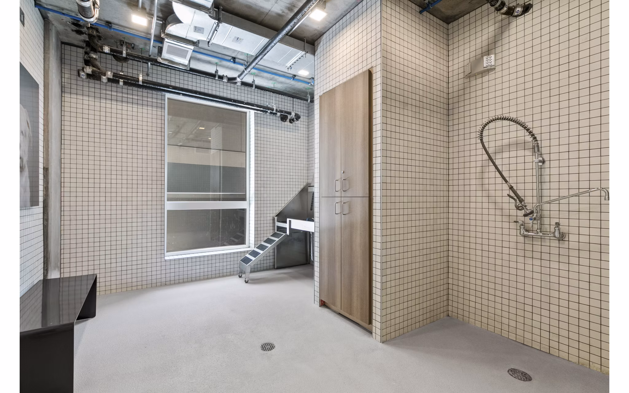 Modern bathroom with sleek fixtures and spacious vanity in Lantana Uptown luxury apartments