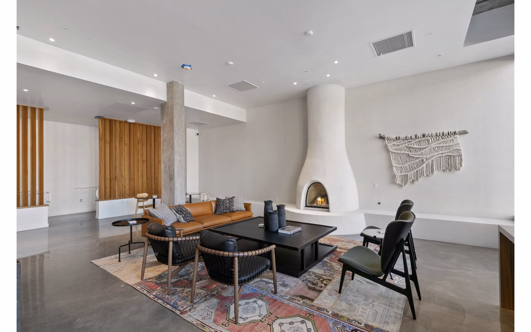 Spacious living room with modern decor at Lantana Uptown luxury apartments in vibrant city center