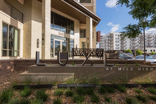 Luxe at Mile High: Elegant of luxury apartments in downtown Denver