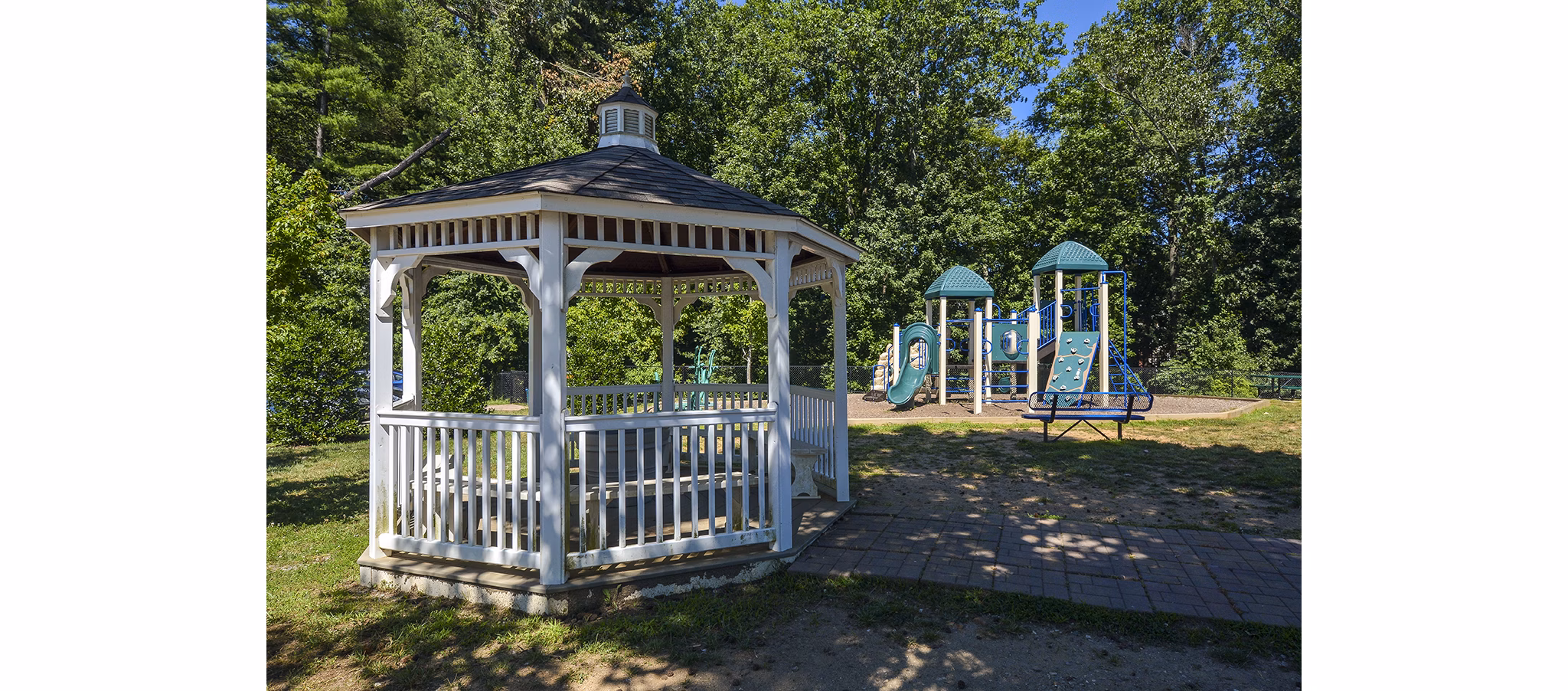 Orchard Park Apartments: Contemporary of Orchard Park's luxury apartments in a serene setting