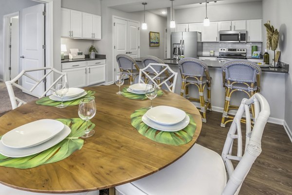 dining room at Osprey At Lake Norman Apartments
