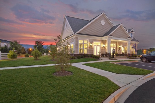 The Park at Walnut Ridge: Elegant residential building in luxury apartments complex