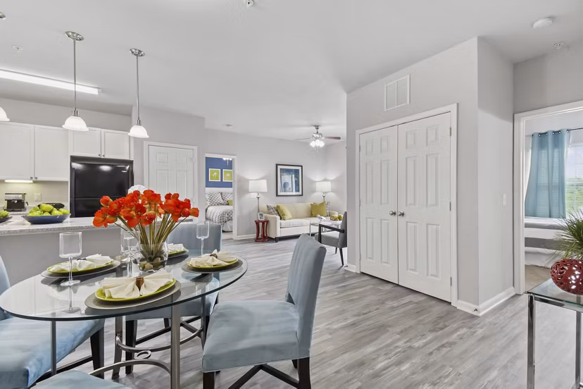 dining room at The Park at Walnut Ridge Apartments
