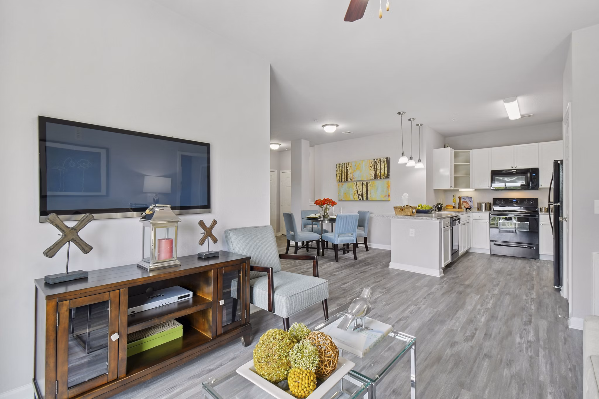 living room at The Park at Walnut Ridge Apartments