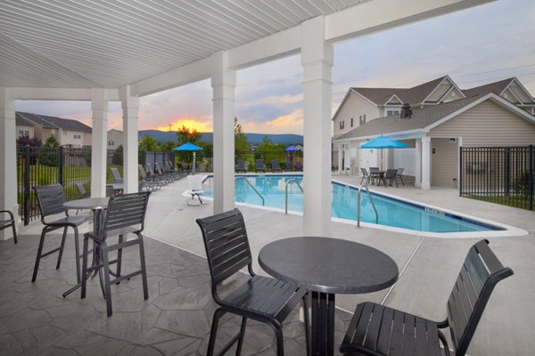 Pool at The Park at Walnut Ridge Apartments