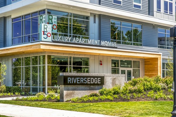 Re150 Apartments: Modern luxury building in vibrant downtown location