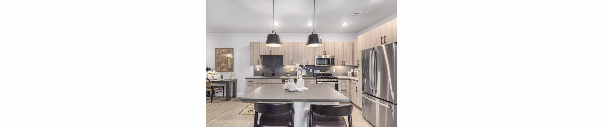 dining room at Solana Central Park Apartments 