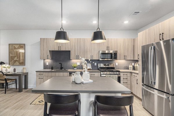 dining room at Solana Central Park Apartments 