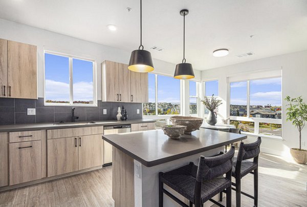 dining room at Solana Central Park Apartments 