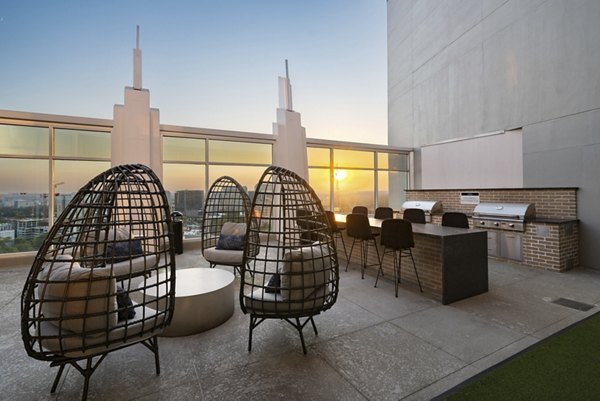 grill area at Tower on Piedmont Apartments