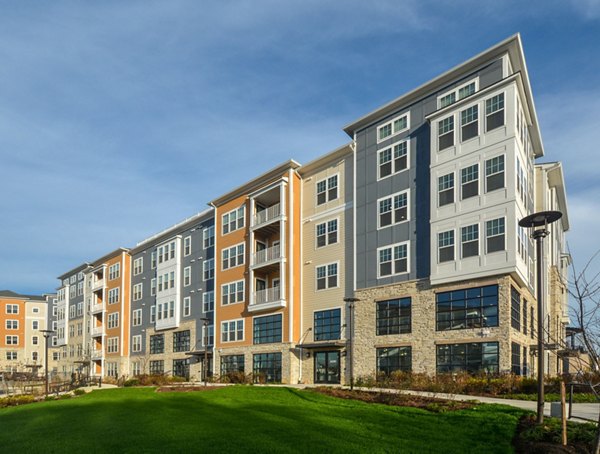 Wexley at 100: Stylish modern apartments in vibrant downtown neighborhood