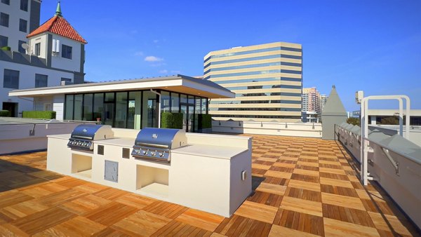 grill area/patio/balcony at Ocean Center Apartments