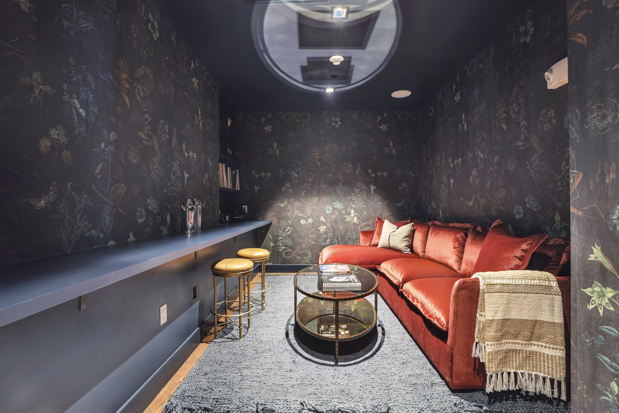 The Lodge Apartments: Elegant clubhouse with cozy seating areas and modern decor, perfect for community gatherings and events