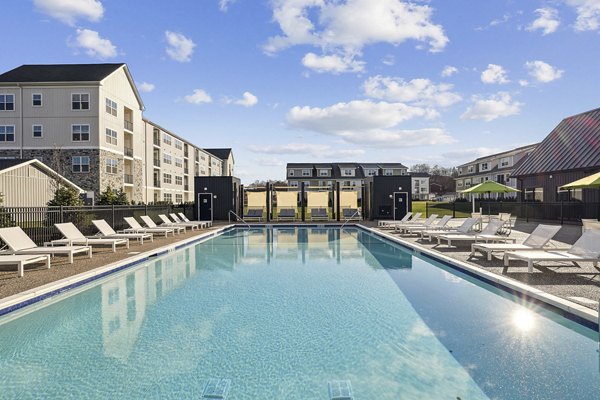 pool at Springside Middletown Apartments