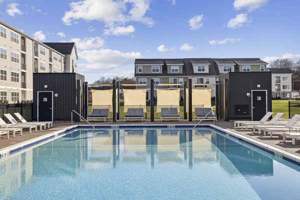 pool at Springside Middletown Apartments