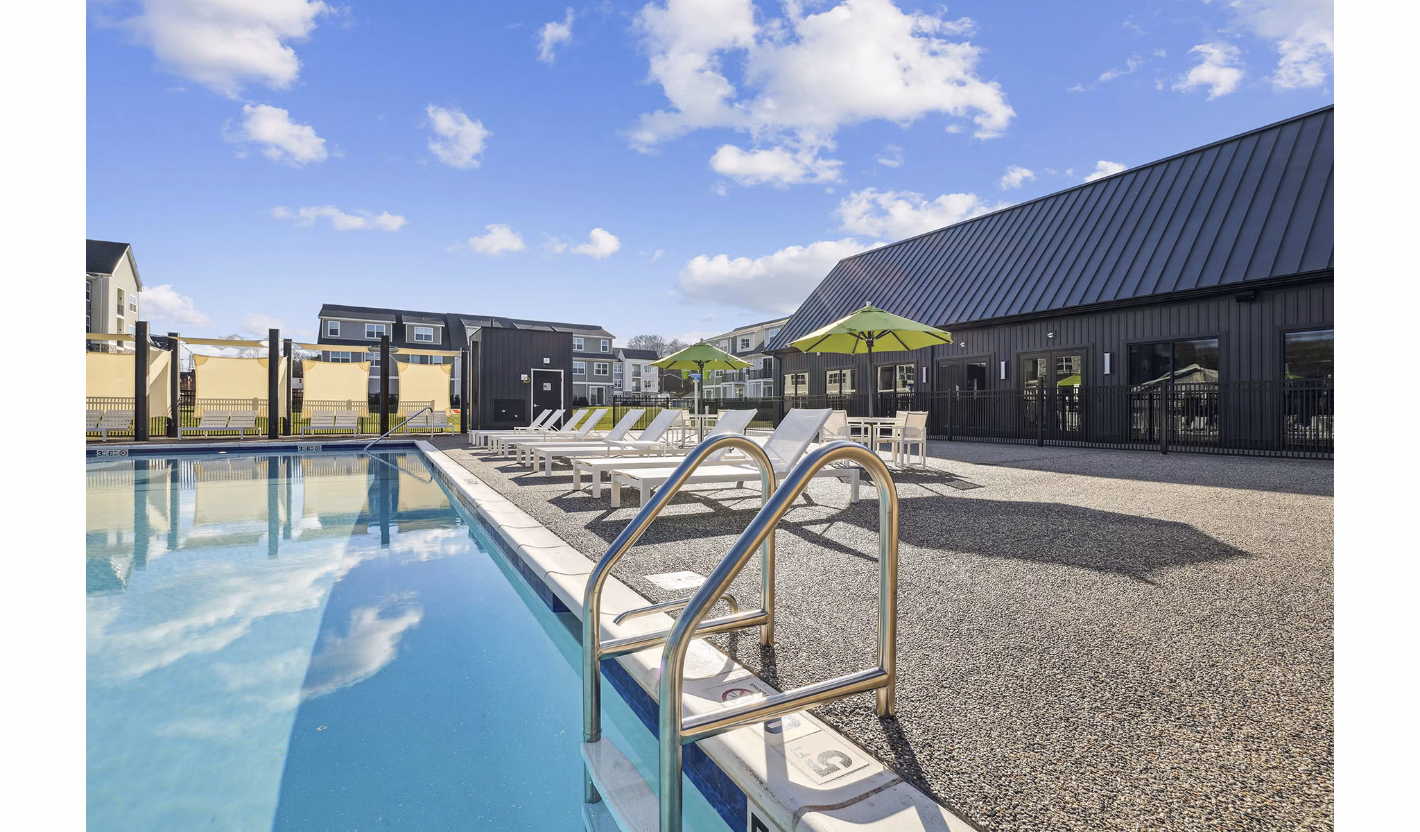 pool at Springside Middletown Apartments