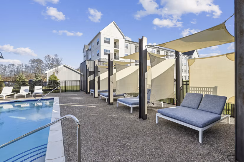 pool at Springside Middletown Apartments