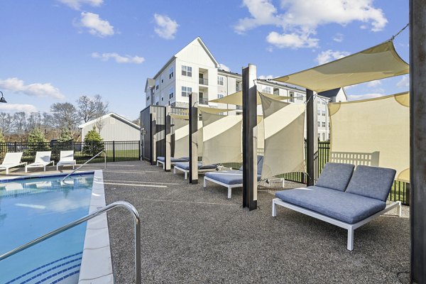 pool at Springside Middletown Apartments