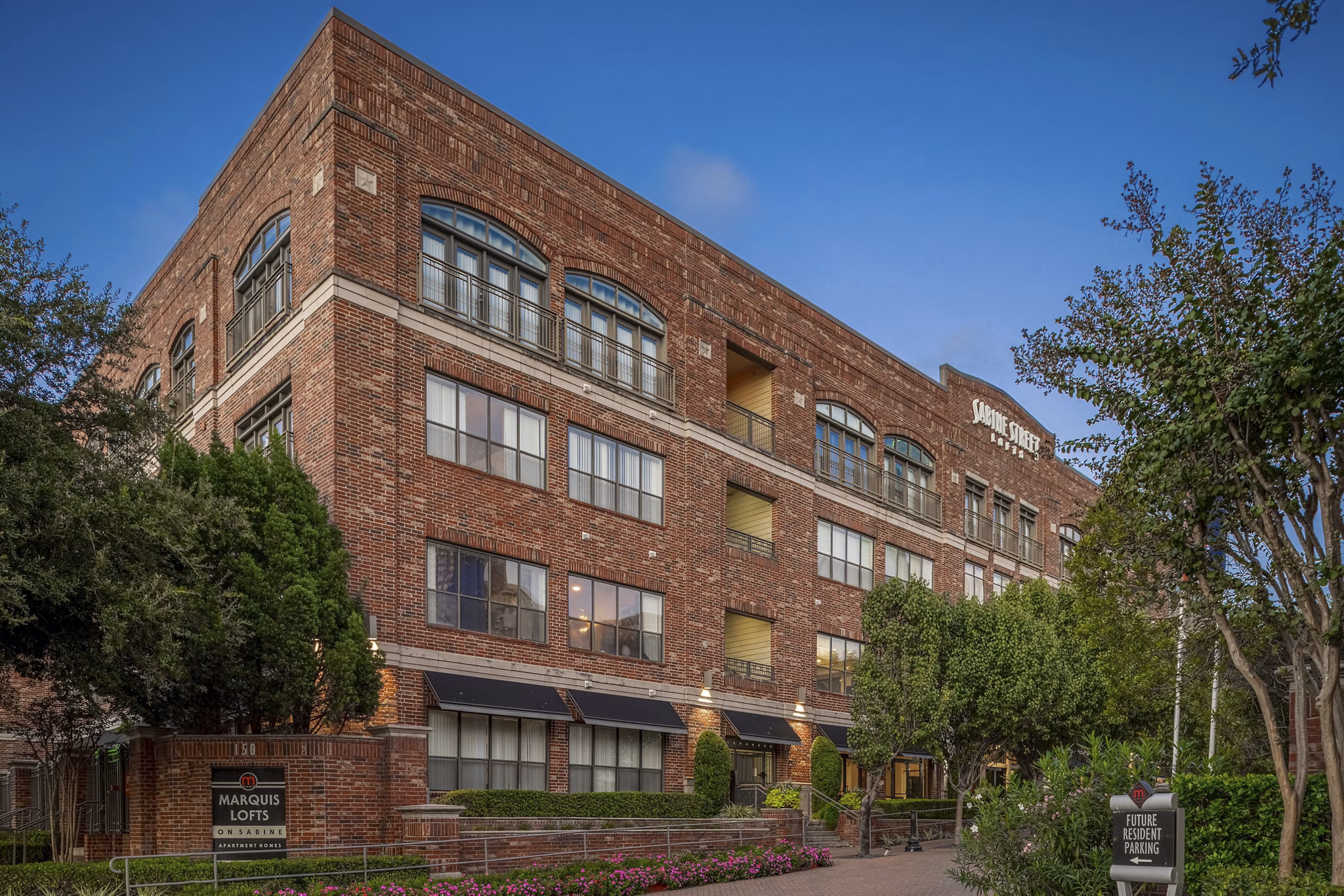 exterior at Sabine Street Lofts