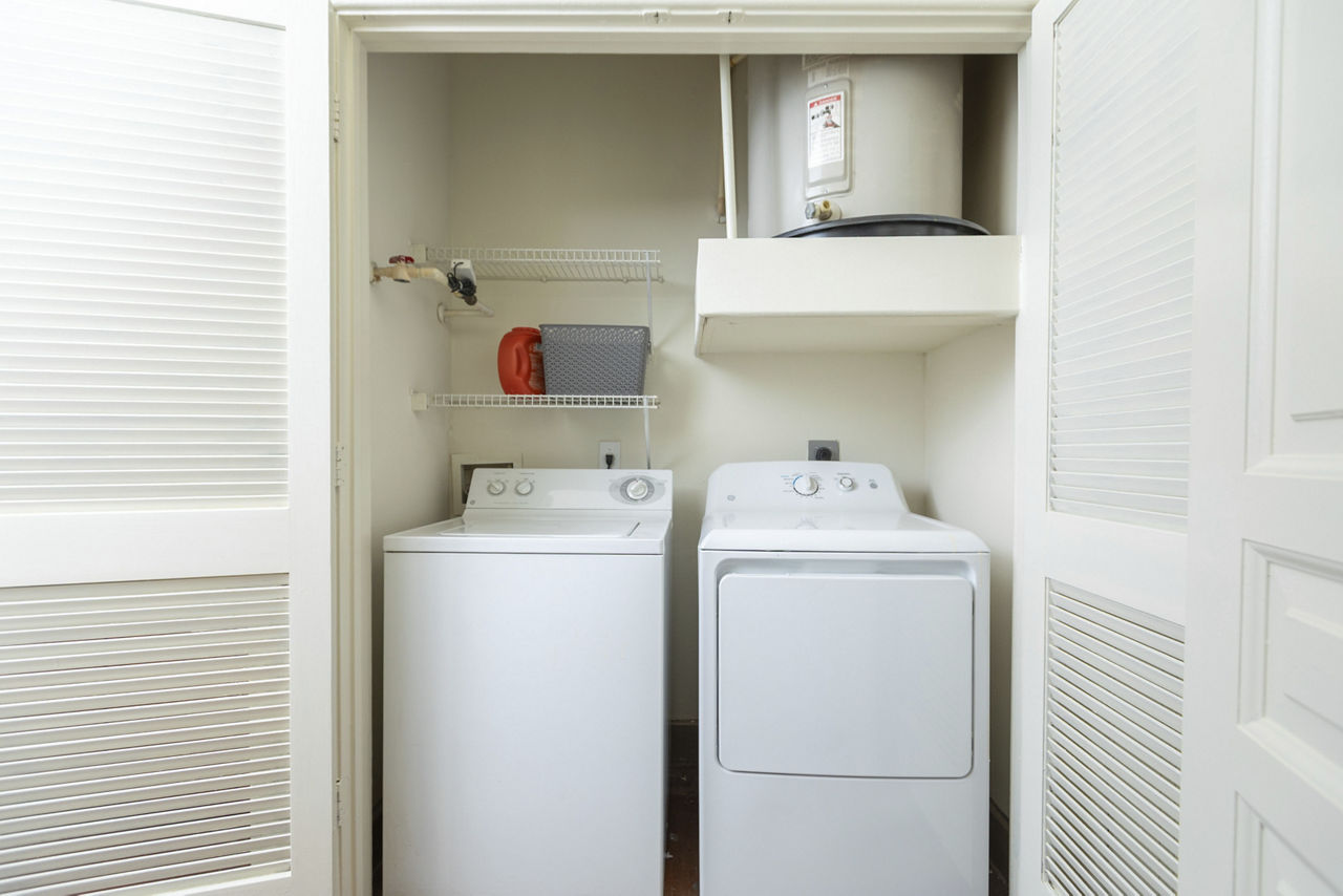 Laundry room at Sabine Street Lofts